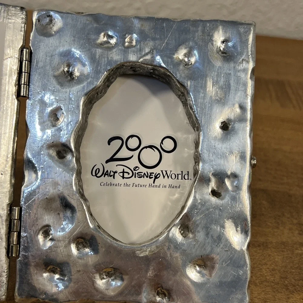 Disney World 2000 Spaceship Earth Silver 3D Picture Photo Frame